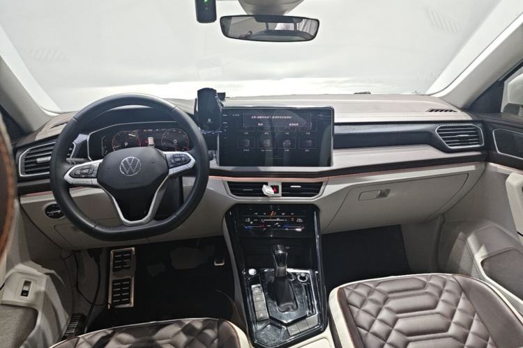 Used Volkswagen Tayron 2023 330TSI Two-Wheel-Drive Luxury Plus Advanced Version Center Console