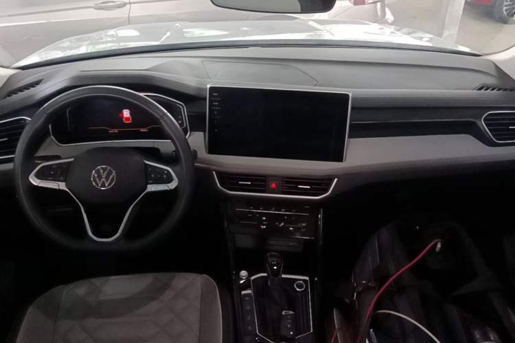 Used Volkswagen Tayron 2023 300TSI Two-Wheel-Drive Luxury Plus Advanced Edition Center Console
