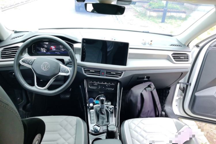 Used Volkswagen Tayron 2023 330TSI Two-Wheel-Drive R-Line High-Energy Version Center Console