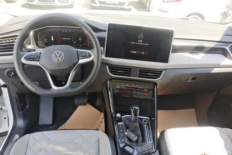 Used Volkswagen Tayron 2023 300TSI Two-Wheel-Drive Luxury Plus Advanced Edition Center Console