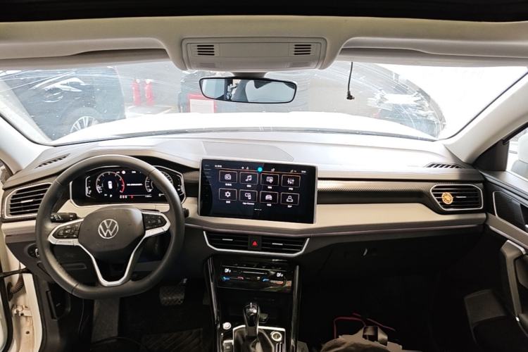 Used Volkswagen Tayron 2023 300TSI Two-Wheel-Drive Luxury Plus Advanced Edition Center Console