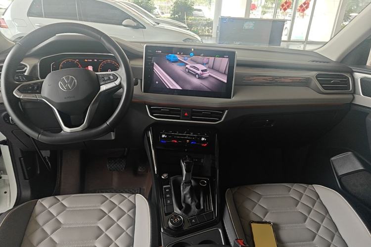 Used Volkswagen Tayron 2023 Revised Version 380TSI All-Wheel Drive R-Line High-Energy Edition Center Console