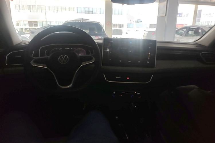 Used Volkswagen Tayron 2023 300TSI Two-Wheel-Drive Luxury Plus Advanced Edition Center Console