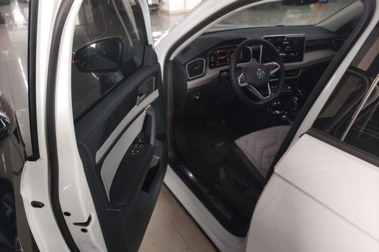 Used Volkswagen Tayron 2023 300TSI Two-Wheel-Drive Luxury Plus Advanced Edition Driver Seat