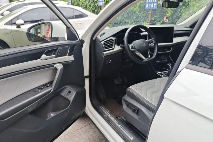 Used Volkswagen Tayron 2023 330TSI Two-Wheel-Drive Luxury Plus Advanced Version Driver Seat