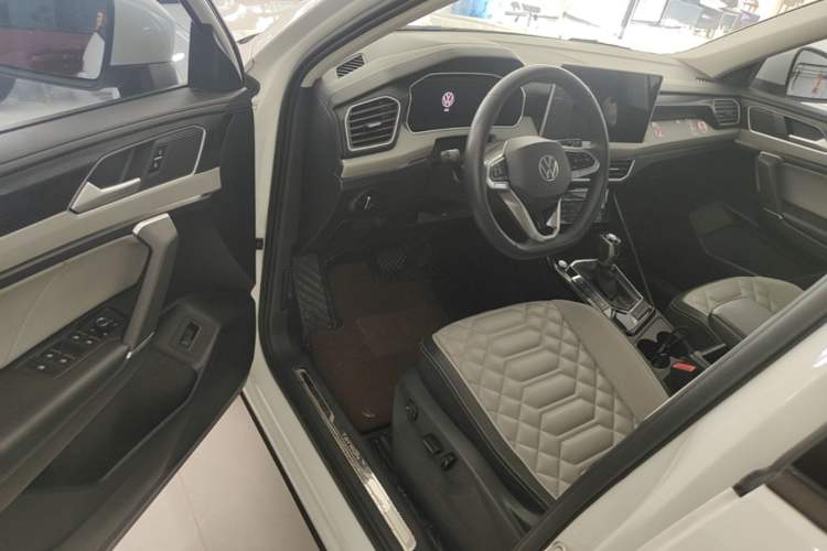 Used Volkswagen Tayron 2023 330TSI Two-Wheel-Drive Luxury Plus Advanced Version Driver Seat