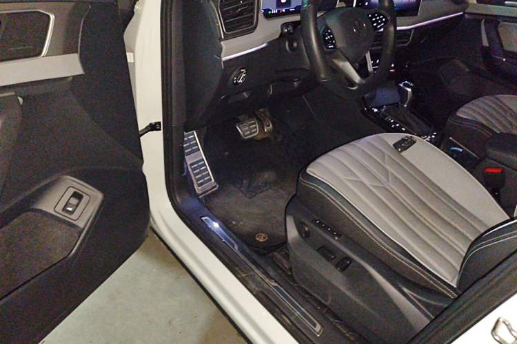 Used Volkswagen Tayron 2023 380TSI Four-Wheel Drive R-Line Pro Smart Edition Driver Seat