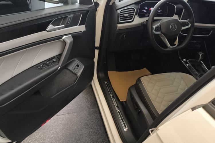 Used Volkswagen Tayron 2023 300TSI Two-Wheel-Drive Luxury Plus Advanced Edition Driver Seat