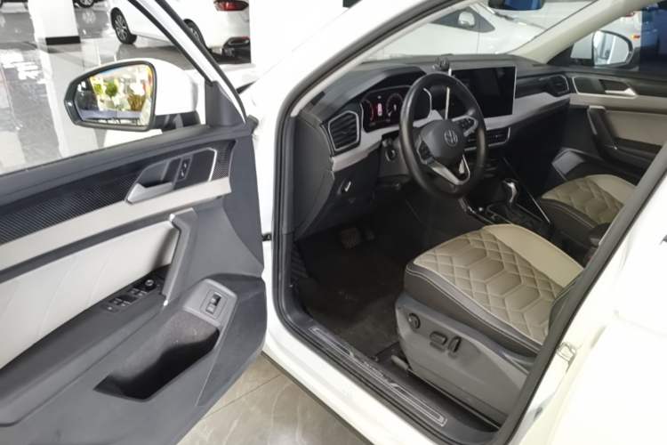Used Volkswagen Tayron 2023 330TSI Two-Wheel-Drive Luxury Plus Advanced Version Driver Seat