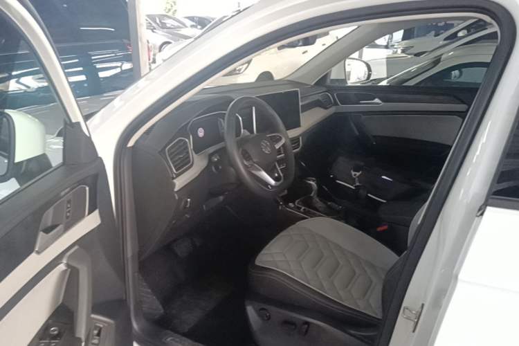 Used Volkswagen Tayron 2023 300TSI Two-Wheel-Drive Luxury Plus Advanced Edition Driver Seat