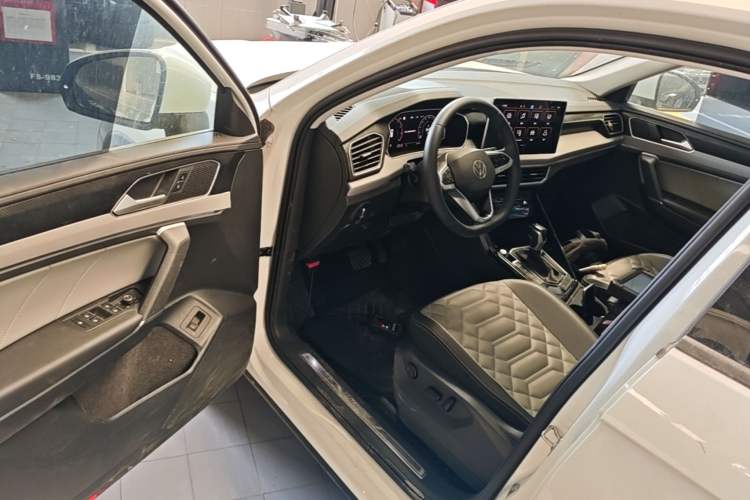 Used Volkswagen Tayron 2023 300TSI Two-Wheel-Drive Luxury Plus Advanced Edition Driver Seat