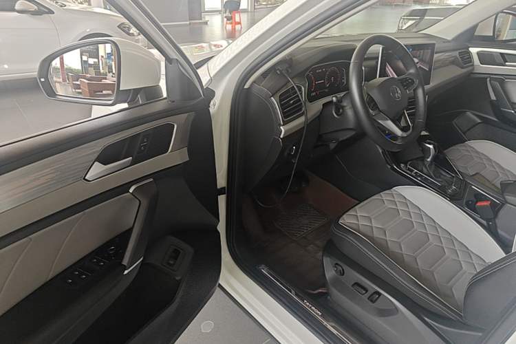 Used Volkswagen Tayron 2023 Revised Version 380TSI All-Wheel Drive R-Line High-Energy Edition Driver Seat