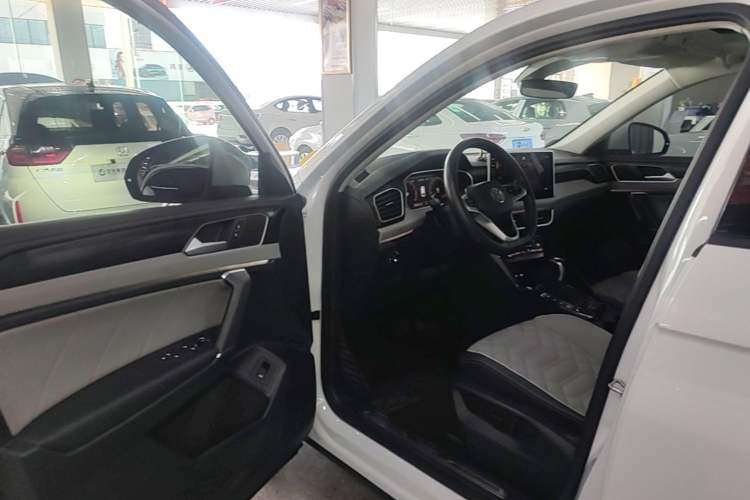 Used Volkswagen Tayron 2023 300TSI Two-Wheel-Drive Luxury Plus Advanced Edition Driver Seat