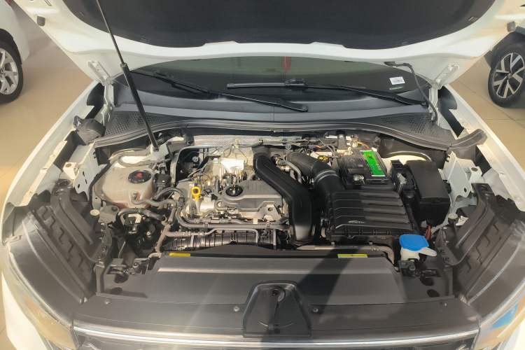 Used Volkswagen Tayron 2023 300TSI Two-Wheel-Drive Luxury Plus Advanced Edition Engine Bay