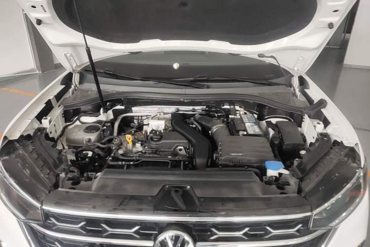 Used Volkswagen Tayron 2023 300TSI Two-Wheel-Drive Luxury Plus Advanced Edition Engine Bay