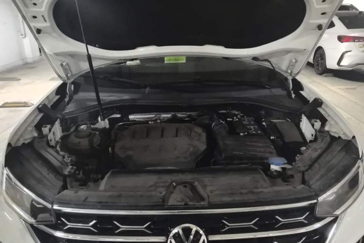 Used Volkswagen Tayron 2023 330TSI Two-Wheel-Drive Luxury Plus Advanced Version Engine Bay