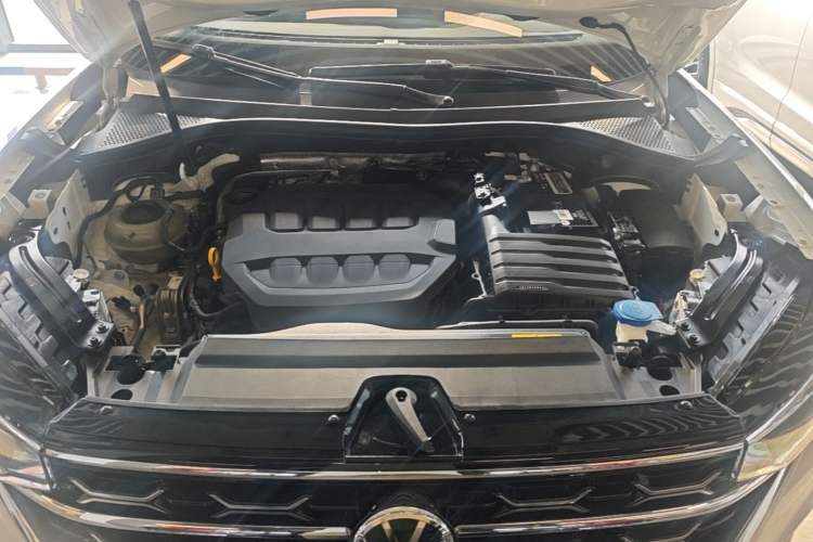 Used Volkswagen Tayron 2023 330TSI Two-Wheel-Drive Luxury Plus Advanced Version Engine Bay