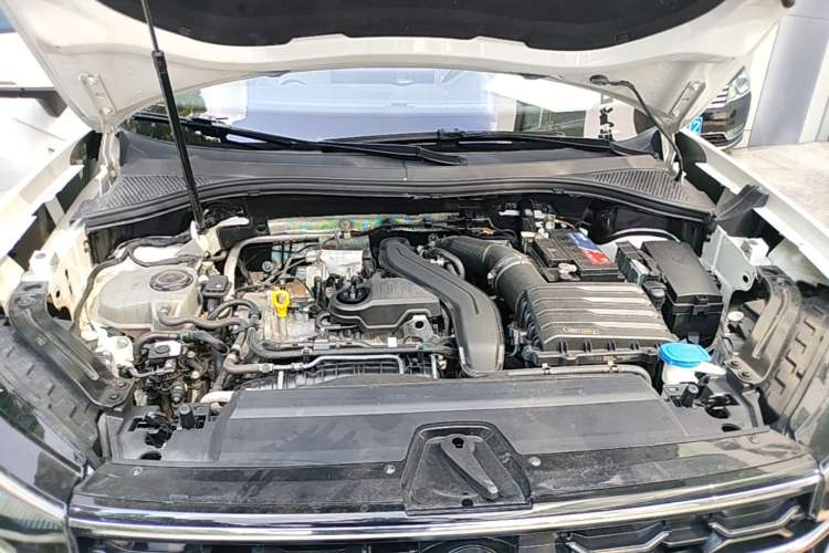 Used Volkswagen Tayron 2023 300TSI Two-Wheel-Drive Luxury Plus Advanced Edition Engine Bay