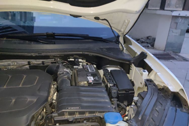 Used Volkswagen Tayron 2023 330TSI Two-Wheel-Drive Luxury Plus Advanced Version Engine Bay Left