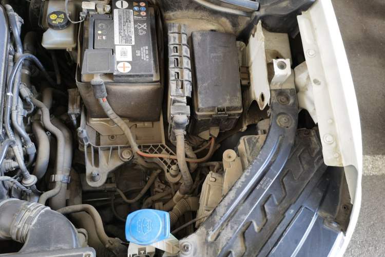 Used Volkswagen Tayron 2023 280TSI Two-Wheel-Drive Luxury Plus Advanced Version Engine Bay Left
