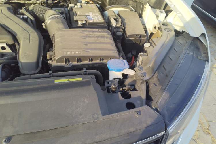Used Volkswagen Tayron 2023 300TSI Two-Wheel-Drive Luxury Plus Advanced Edition Engine Bay Left