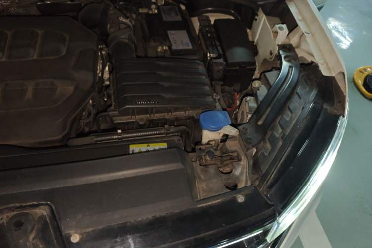 Used Volkswagen Tayron 2023 330TSI Two-Wheel-Drive Luxury Plus Advanced Version Engine Bay Left