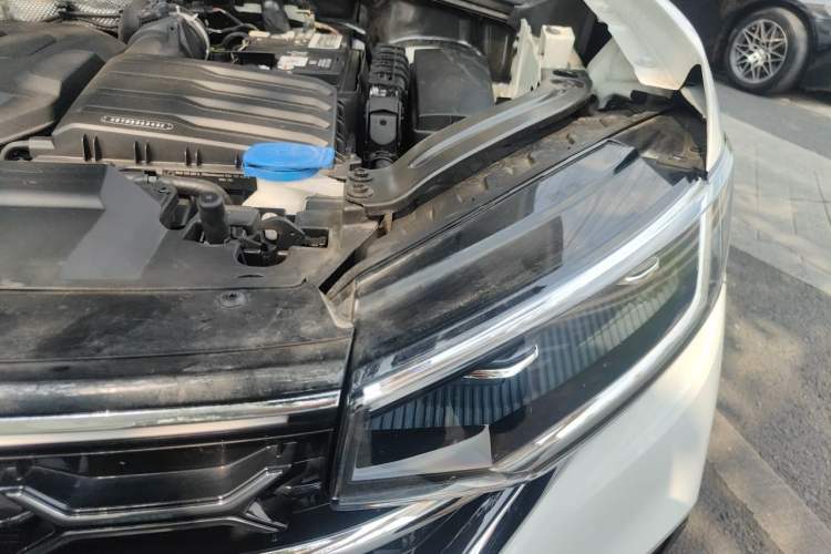 Used Volkswagen Tayron 2023 330TSI Two-Wheel-Drive Luxury Plus Advanced Version Engine Bay Left