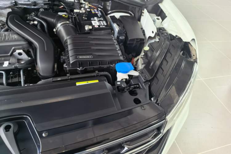 Used Volkswagen Tayron 2023 300TSI Two-Wheel-Drive Luxury Plus Advanced Edition Engine Bay Left