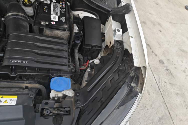 Used Volkswagen Tayron 2023 300TSI Two-Wheel-Drive Luxury Plus Advanced Edition Engine Bay Left