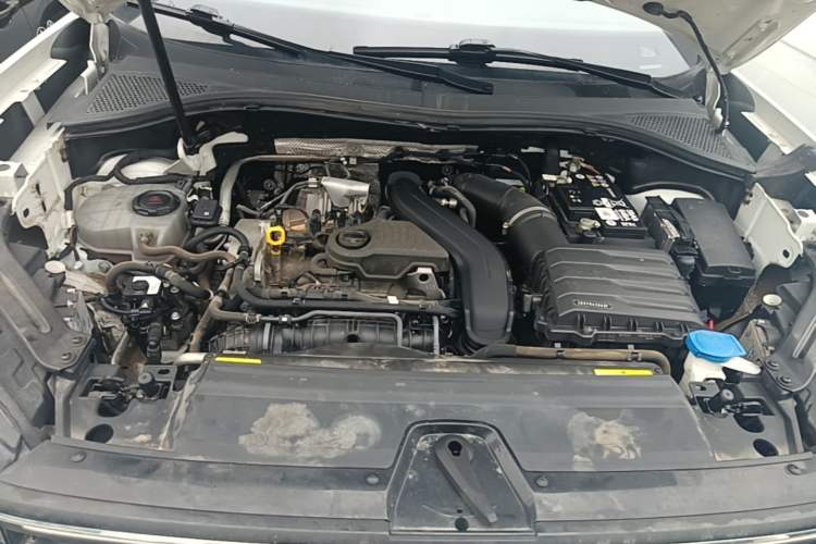 Used Volkswagen Tayron 2023 300TSI Two-Wheel-Drive Luxury Plus Advanced Edition Engine Bay