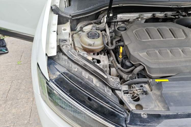 Used Volkswagen Tayron 2023 330TSI Two-Wheel-Drive Luxury Plus Advanced Version Engine Bay Right