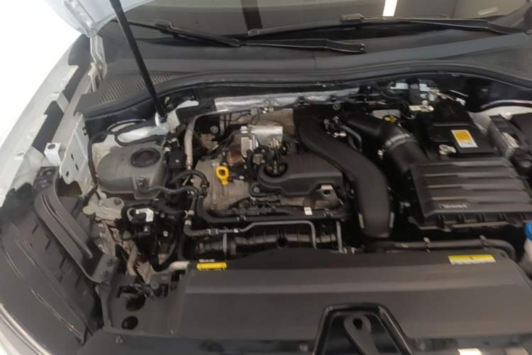 Used Volkswagen Tayron 2023 300TSI Two-Wheel-Drive Luxury Plus Advanced Edition Engine Bay Right