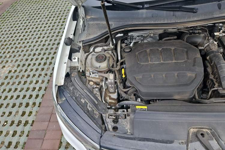 Used Volkswagen Tayron 2023 330TSI Two-Wheel-Drive Luxury Plus Advanced Version Engine Bay Right