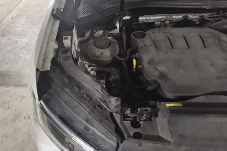 Used Volkswagen Tayron 2023 330TSI Two-Wheel-Drive Luxury Plus Advanced Version Engine Bay Right