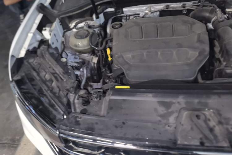 Used Volkswagen Tayron 2023 330TSI Two-Wheel-Drive Luxury Plus Advanced Version Engine Bay Right