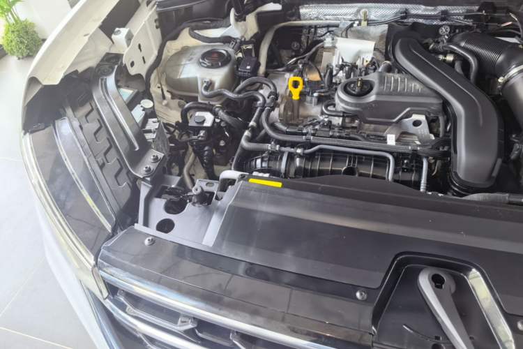 Used Volkswagen Tayron 2023 300TSI Two-Wheel-Drive Luxury Plus Advanced Edition Engine Bay Right