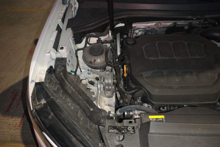 Used Volkswagen Tayron 2023 330TSI Two-Wheel-Drive Luxury Plus Advanced Version Engine Bay Right