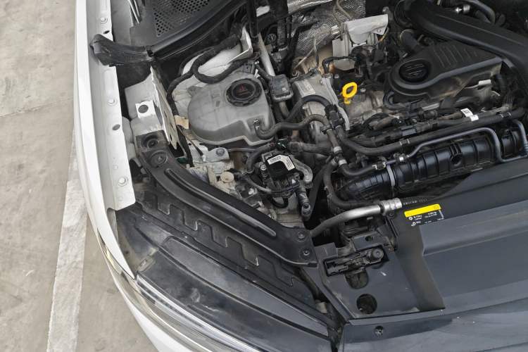Used Volkswagen Tayron 2023 300TSI Two-Wheel-Drive Luxury Plus Advanced Edition Engine Bay Right