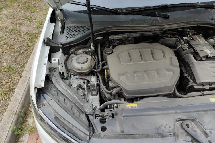 Used Volkswagen Tayron 2023 330TSI Two-Wheel-Drive Luxury Plus Advanced Version Engine Bay Right