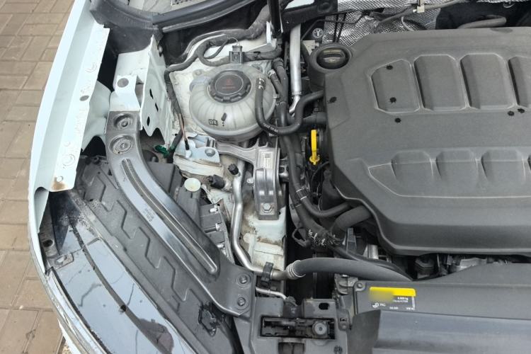 Used Volkswagen Tayron 2023 330TSI Two-Wheel-Drive Luxury Plus Advanced Version Engine Bay Right