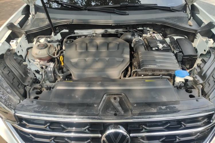 Used Volkswagen Tayron 2023 330TSI Two-Wheel-Drive Luxury Plus Advanced Version Engine Bay