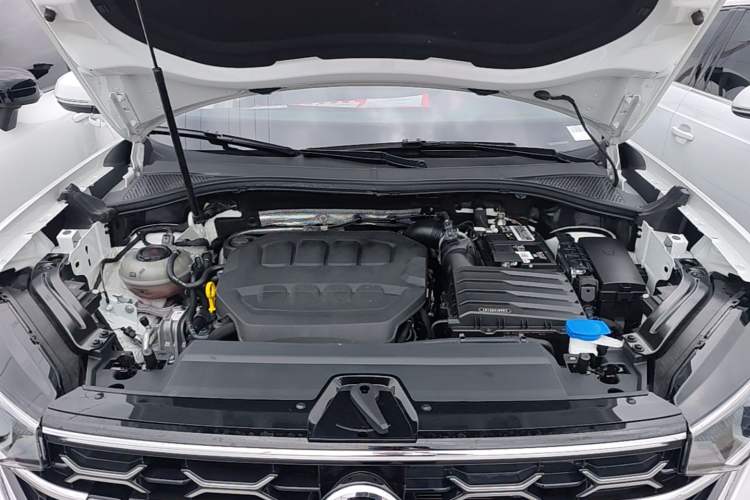 Used Volkswagen Tayron 2023 330TSI Two-Wheel-Drive R-Line High-Energy Version Engine Bay