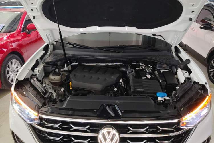 Used Volkswagen Tayron 2023 330TSI Two-Wheel-Drive Luxury Plus Advanced Version Engine Bay