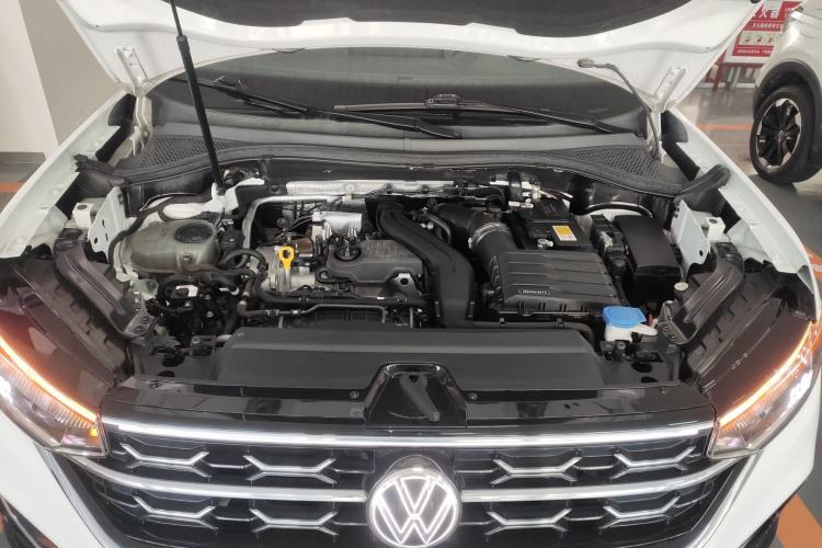 Used Volkswagen Tayron 2023 300TSI Two-Wheel-Drive Luxury Plus Advanced Edition Engine Bay