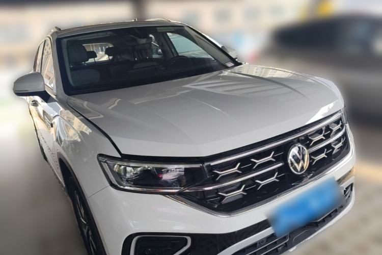 Used Volkswagen Tayron 2023 300TSI Two-Wheel-Drive Luxury Plus Advanced Edition Front Right 45 Deg