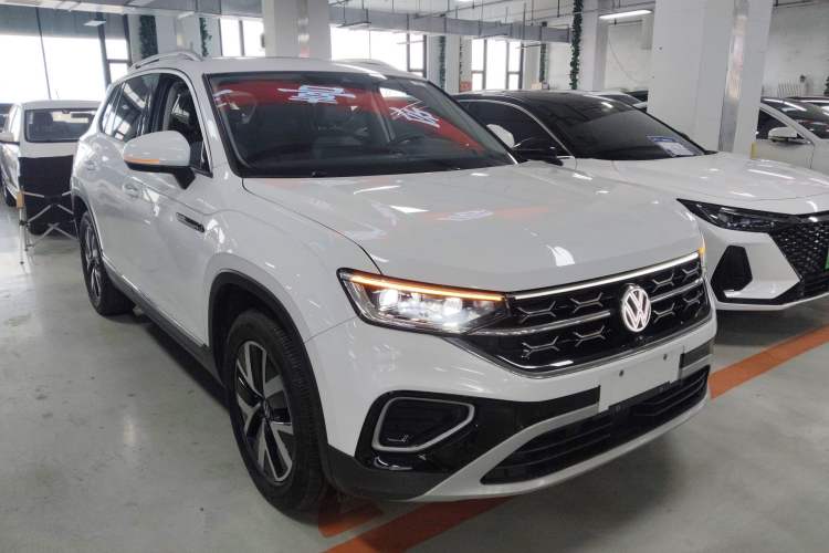 Used Volkswagen Tayron 2023 280TSI Two-Wheel-Drive Luxury Plus Advanced Version Front Right 45 Deg