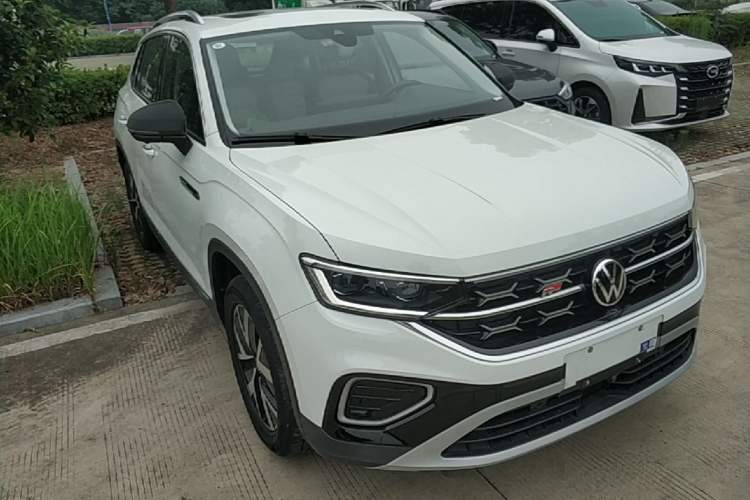 Used Volkswagen Tayron 2023 280TSI Two-Wheel-Drive Luxury Plus Advanced Version Front Right 45 Deg