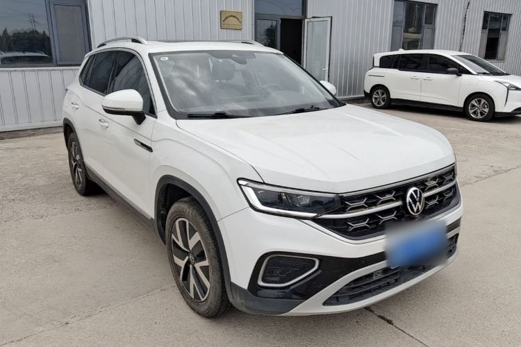 Used Volkswagen Tayron 2023 300TSI Two-Wheel-Drive Luxury Plus Advanced Edition Front Right 45 Deg