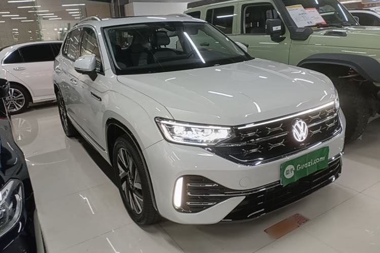 Used Volkswagen Tayron 2023 Revised Version 380TSI All-Wheel Drive R-Line High-Energy Edition Front Right 45 Deg