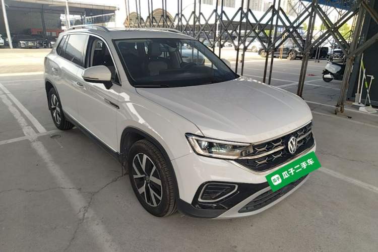 Used Volkswagen Tayron 2023 330TSI Two-Wheel-Drive Luxury Plus Advanced Version Front Right 45 Deg